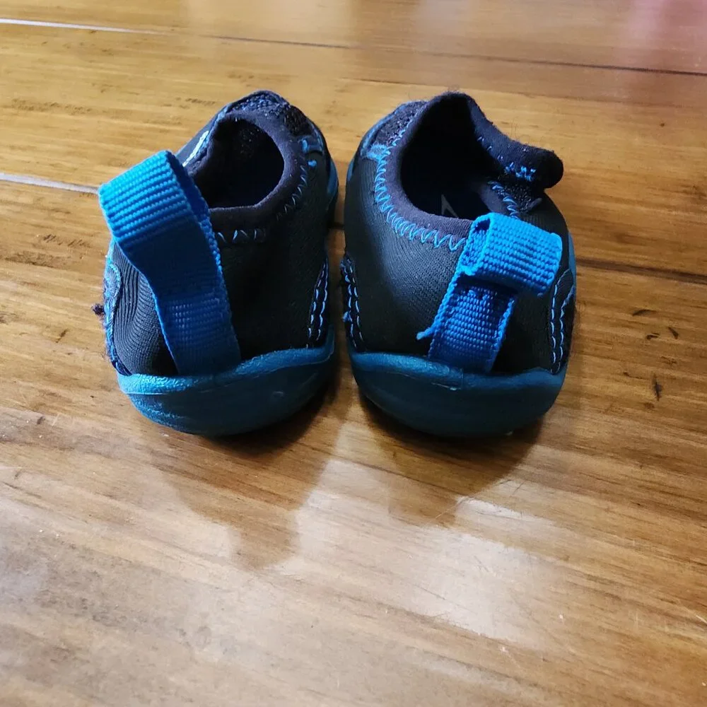 Speedo toddler Boys water shoes Size Small 5/6